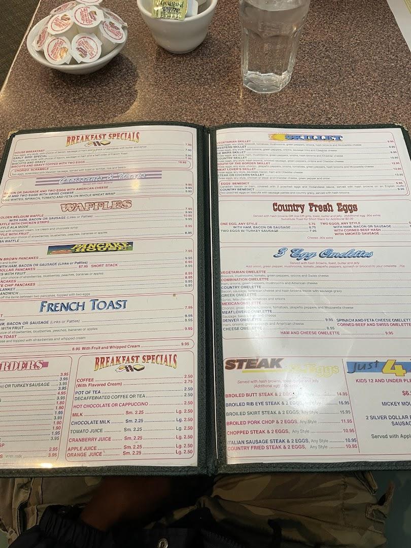 De Mar's Family Restaurant